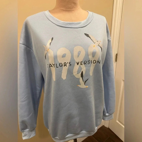 1989 Taylor’s Version Light Blue Graphic Crewneck Sweatshirt Seagull Size Small - Picture 3 of 6